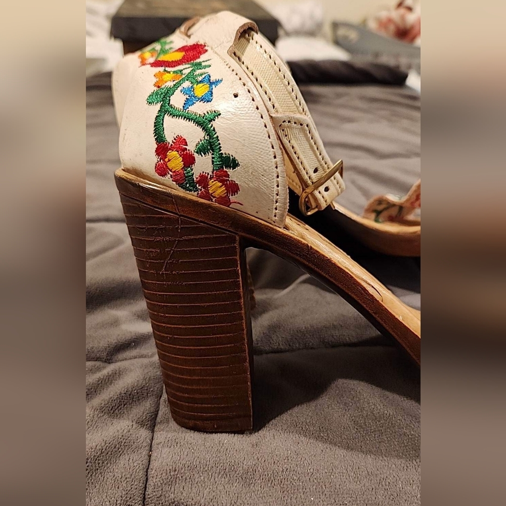 Heel White Open Toe Platform Sandal NWOT - Picture 3 of 5